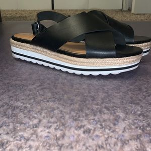 Time & Tru Black Platform Sandals